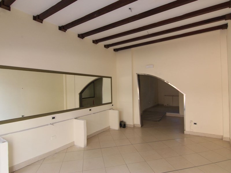 Negozio in Vendita a Siracusa, zona Corso Gelone, 50 m²