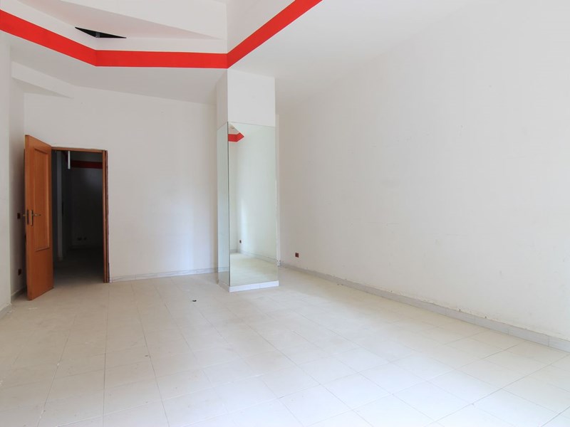 Negozio in Vendita a Siracusa, zona Via Filisto, 54 m²