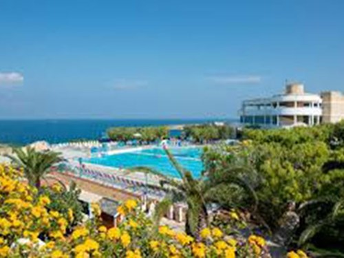 Trilocale in Vendita a Monopoli, zona Cala Corvino, 6'000€, 70 m², arredato, con Box