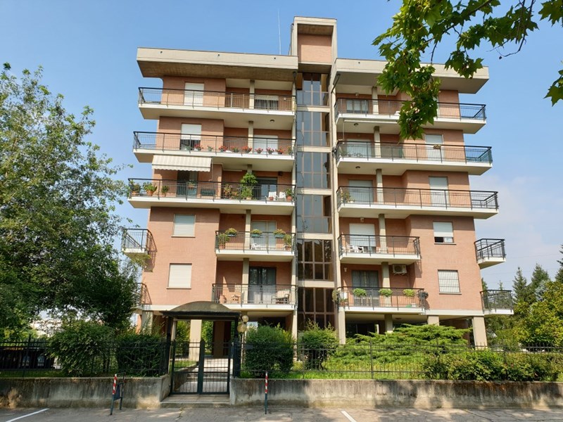 Appartamento in Vendita a Torino, zona Vallette, 218'000€, 149 m², con Box
