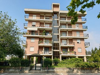 Appartamento in Vendita a Torino, zona Vallette, 218'000€, 149 m², con Box
