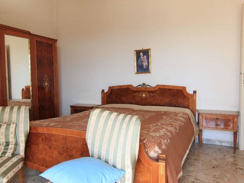 Appartamento in Vendita a Siracusa, zona viale Teocrito, 128'000&euro;, 184 m²