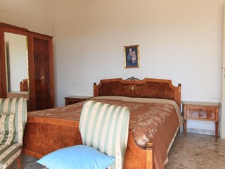 Appartamento in Vendita a Siracusa, zona viale Teocrito, 128'000&euro;, 184 m²