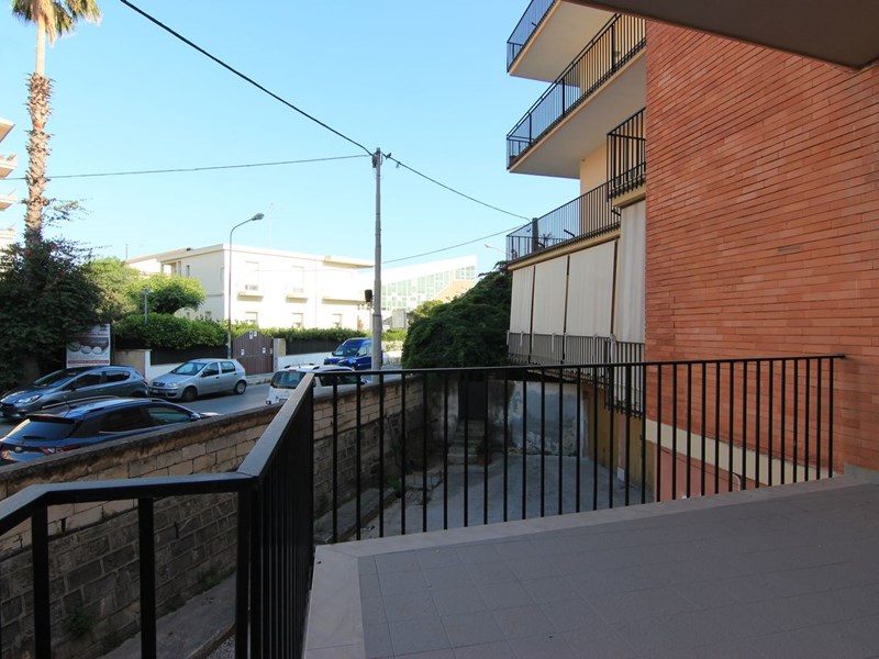 Bilocale in Vendita a Siracusa, zona Largo Dicone, 80 m²