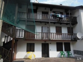 Appartamento in Vendita a Feltre, zona celarda , 60'000€, 101 m², con Box