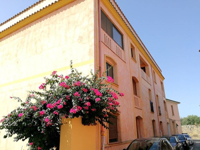 Trilocale in Vendita a Piscinas, 70'000€, 60 m², arredato