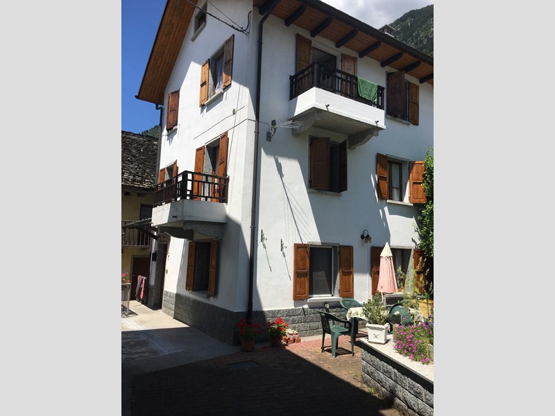 Villa bifamiliare in Vendita a Baceno, zona Prea, 135'000€, 106 m², arredato