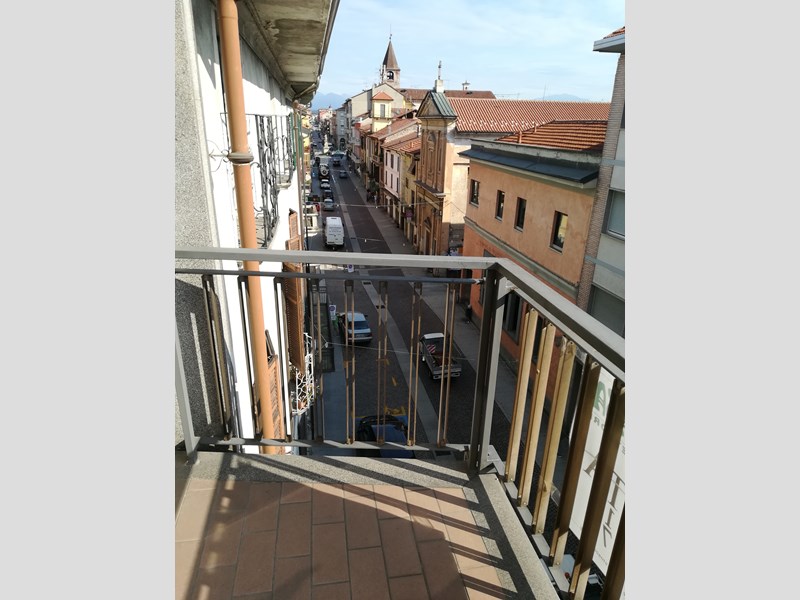 Trilocale in Vendita a Borgomanero, zona centro, 85'000€, 103 m²