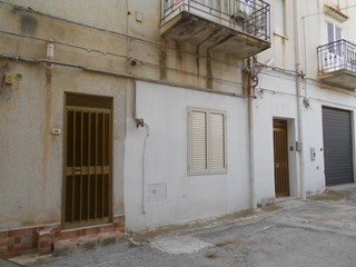 Casa Semi Indipendente in Vendita a Castelvetrano, zona Viale Roma , 38'000&euro;, 100 m²
