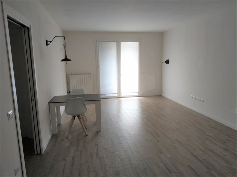 Trilocale in Vendita a Prato, zona Chiesanuova, 225'000€, 80 m²
