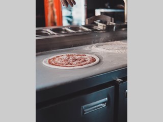 Attività commerciale in Vendita a Massa, zona Marina di Massa, 150'000€, 300 m²