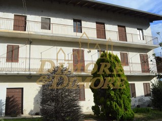 Casa Semi Indipendente in Vendita a Bogogno, 85'000€, 180 m²