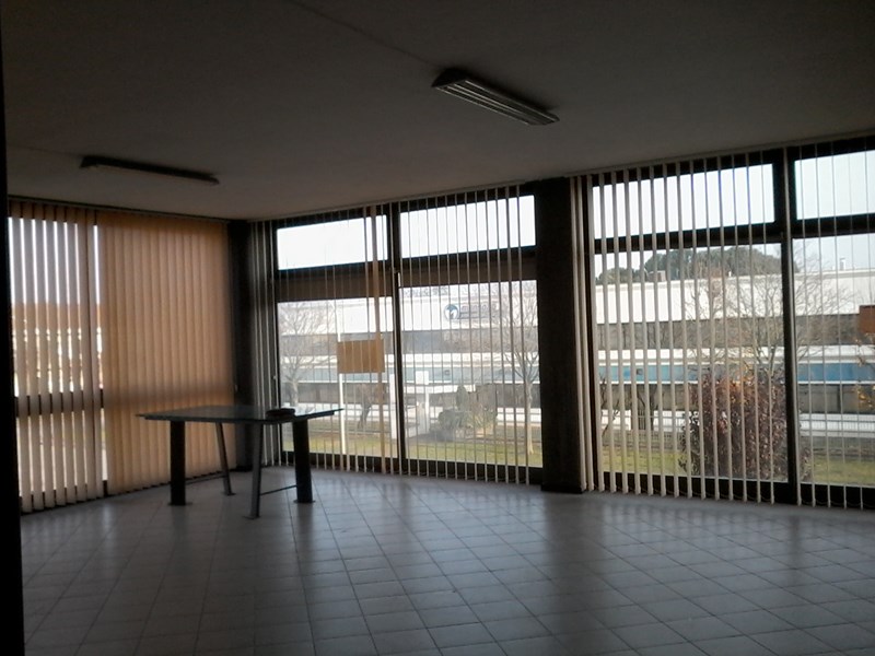 Capannone in Affitto a Forlì, zona Forlì, 400€, 90 m²