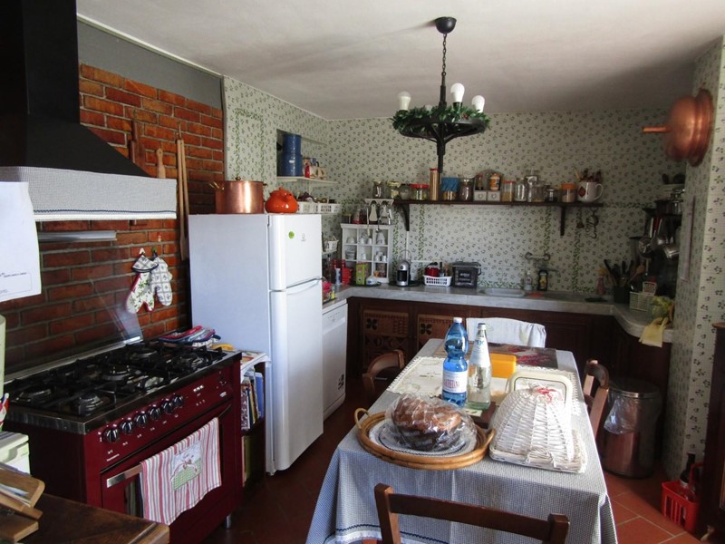 Villa in Vendita a Castelnuovo Magra, 1'300'000€, 600 m², arredato