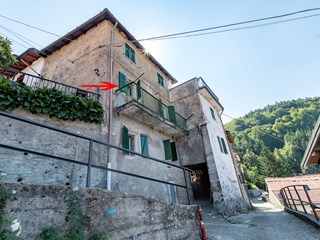 Casa Indipendente in Vendita a Alessandria, zona Vegni, 79 + poggiolo, arredato