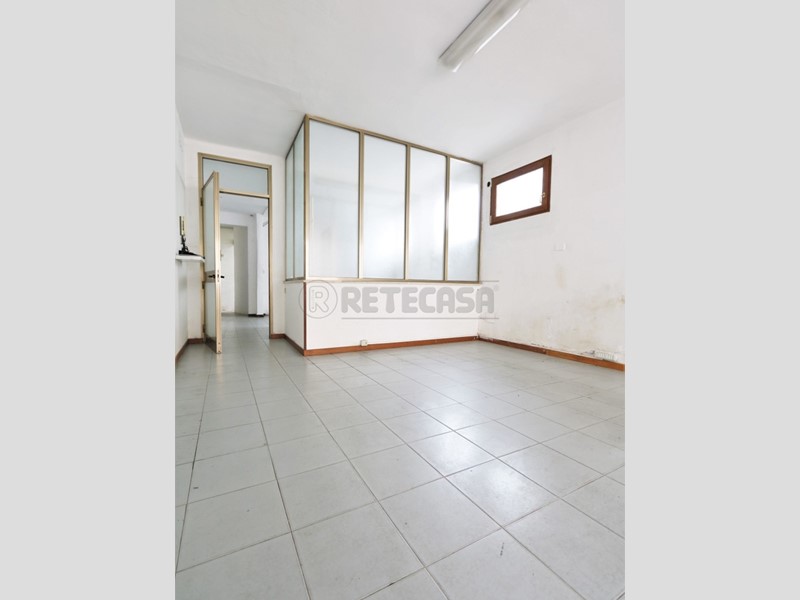 Laboratorio in Affitto a Vicenza, 450€, 90 m²