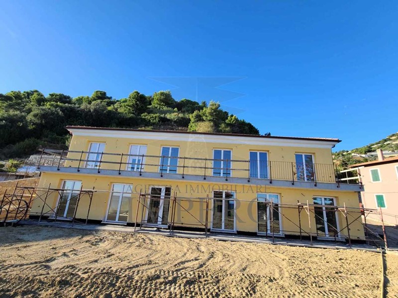 Trilocale in Vendita a Ventimiglia, zona Latte, 350'000€, 80 m²