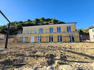 Trilocale in Vendita a Ventimiglia, zona Latte, 350'000€, 80 m²