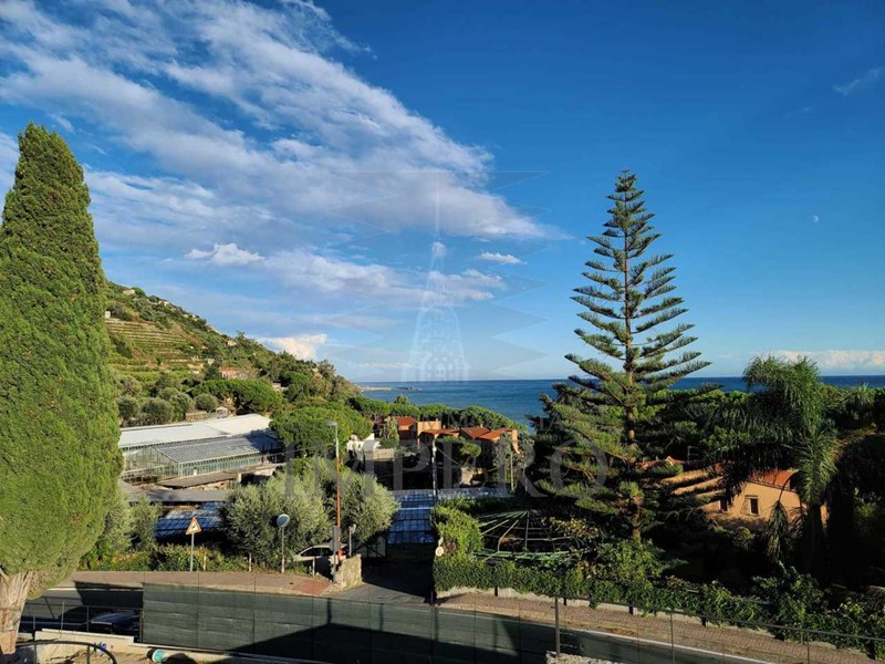 Bilocale in Vendita a Ventimiglia, zona Latte, 400'000€, 60 m²