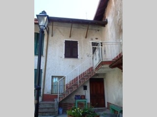 Casa Semi Indipendente in Vendita a Mioglia, 50'000€, 200 m²