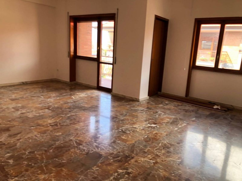 Appartamento in Affitto a Caserta, zona caserta, 650€, 180 m²