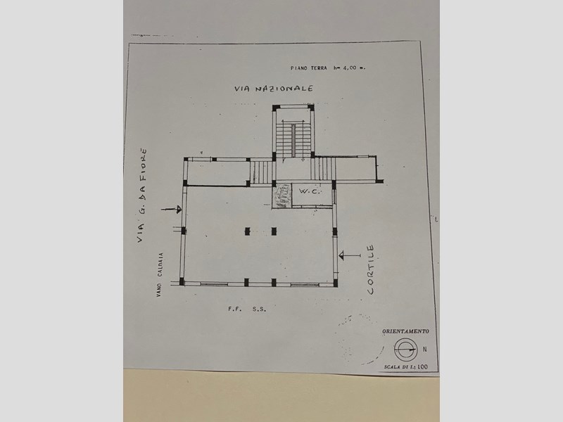 Immobile commerciale in Vendita a Montepaone, zona Montepaone Lido, 65'000€, 88 m²