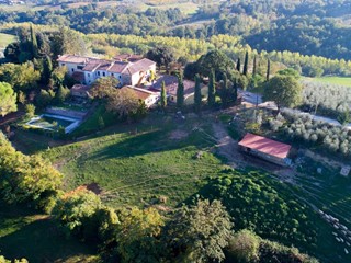 Attività commerciale in Vendita a Poggibonsi, 1'980'000€, 2000 m²