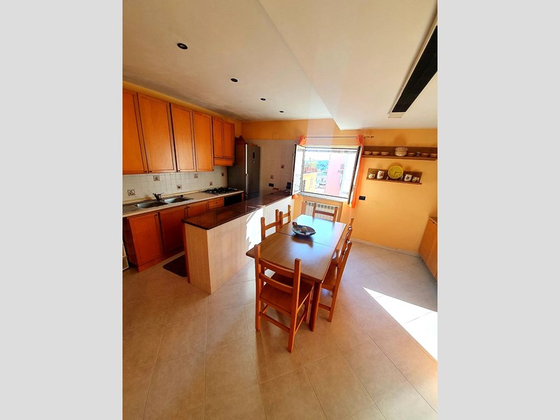 Quadrilocale in Vendita a Pozzuoli, zona via Mameli, 350'000€, 105 m²