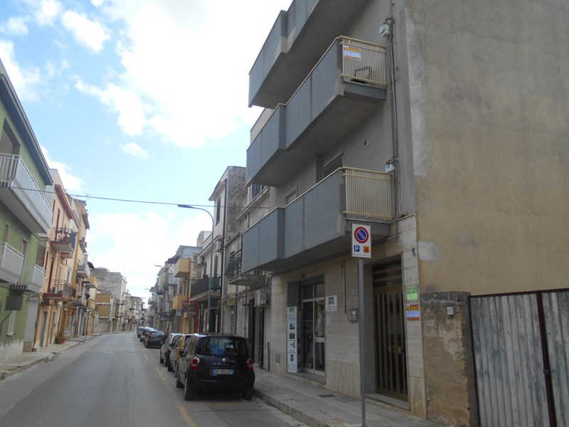 Appartamento in Vendita a Castelvetrano, zona Semi centrale, 67'000&euro;, 100 m²