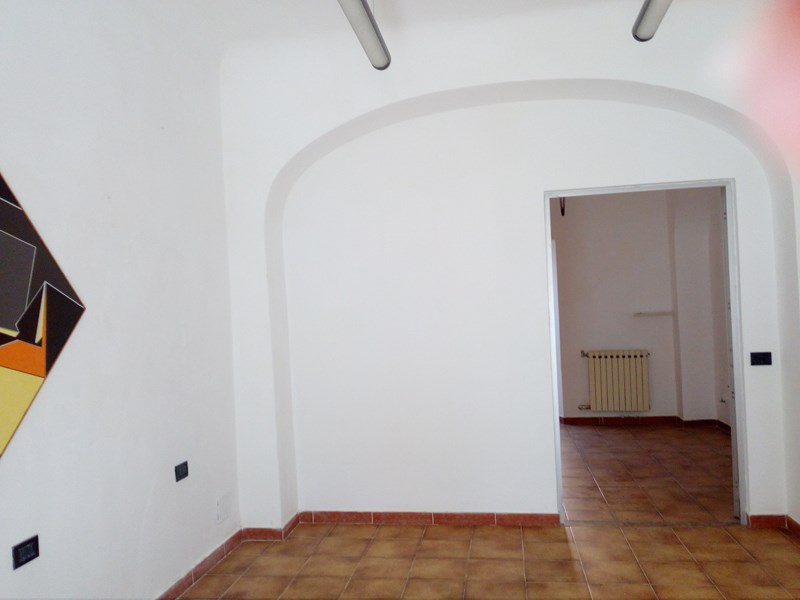 Immobile commerciale in Affitto a Savona, zona Valleggia, 32 m²