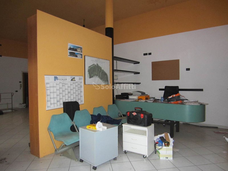 Ufficio in Affitto a San Giovanni Valdarno, zona Oltrarno, 1'000€, 90 m²