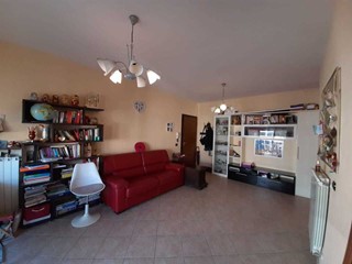 Quadrilocale in Vendita a Santo Stefano di Magra, zona STAZIONE, 160'000€, 90 m²