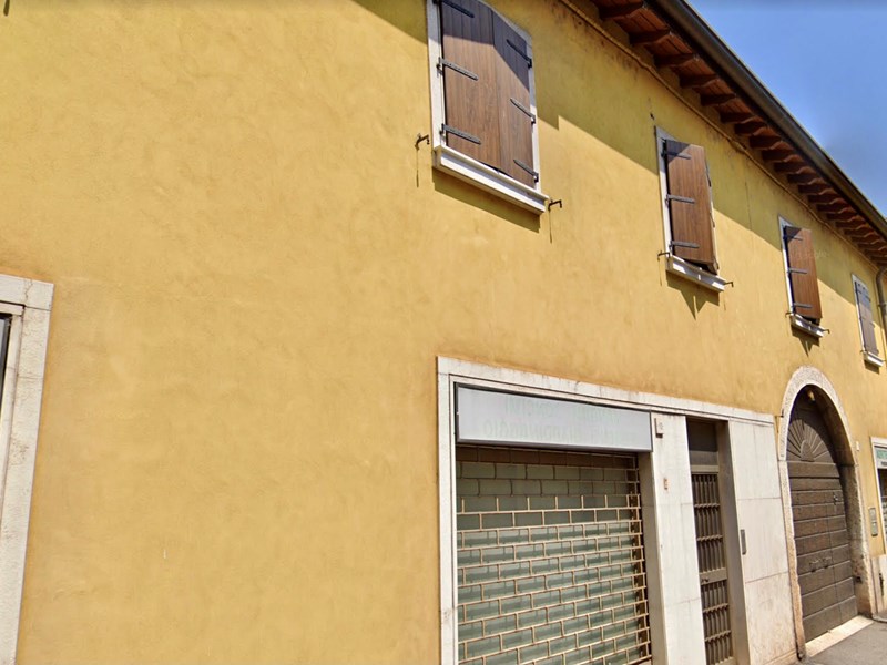 Negozio in Vendita a Rezzato, zona Via Scalabrini, 238'400€, 494 m²