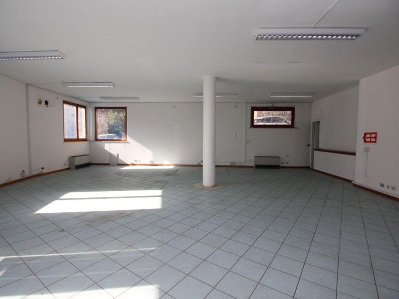 Ufficio in Affitto a Siena, 1'800€, 200 m²