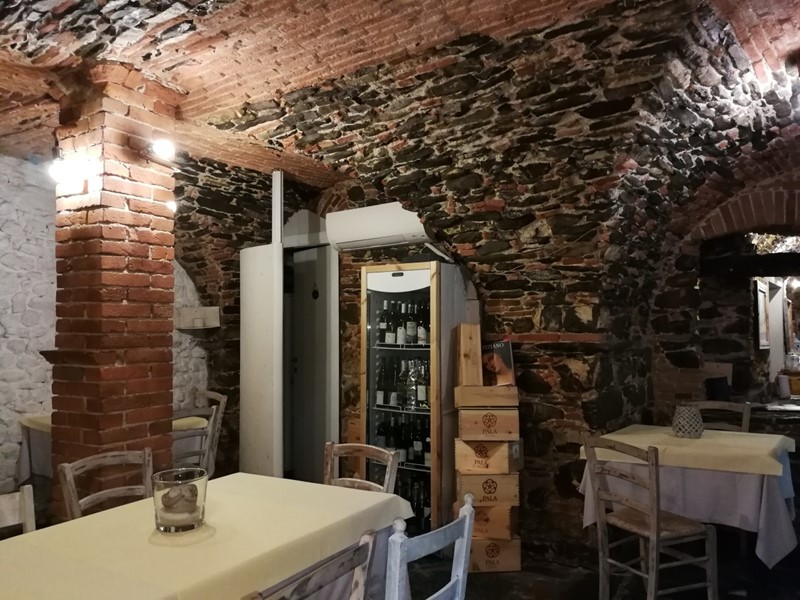 Attività commerciale in Affitto a Sarzana, 600€, 100 m², arredato