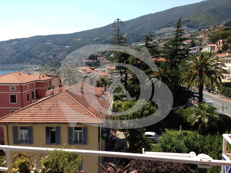 Bilocale in Affitto a Ospedaletti, 900€, 60 m², arredato, con Box