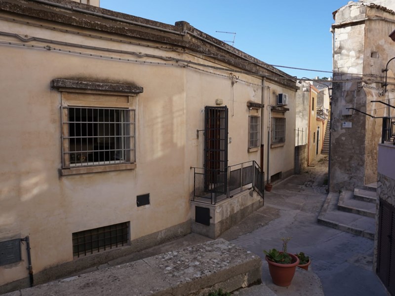 Casa Indipendente in Affitto a Modica, zona modica bassa, 350€, 90 m², arredato