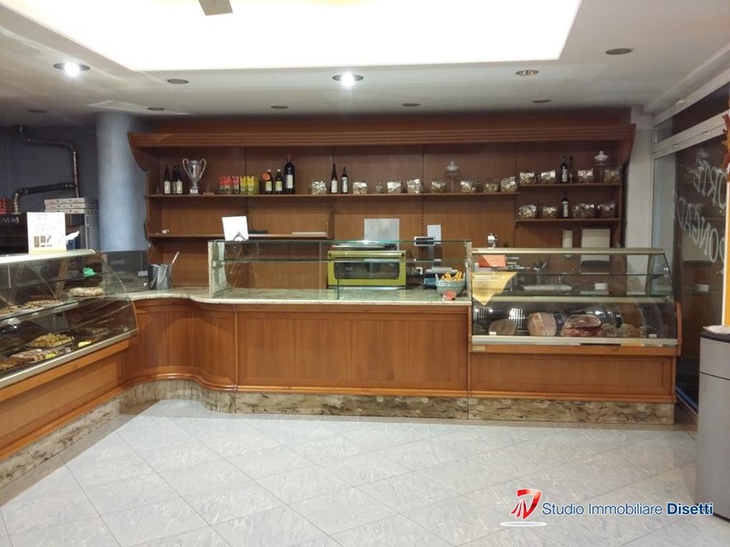 Ufficio in Vendita a Ceto, 230 m²