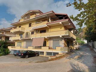 Trilocale in Vendita a Longobardi, zona Acquavona, 105'000€, 90 m², arredato