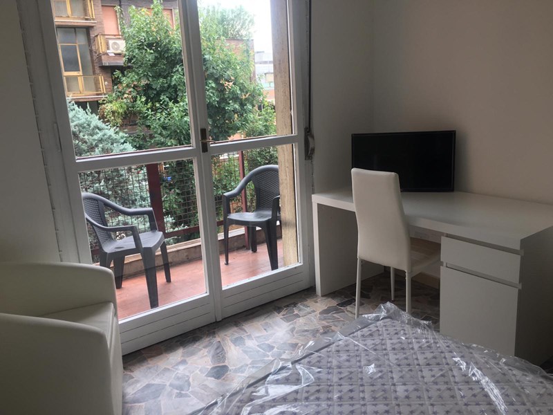 Appartamento in Affitto a Milano, zona CRESCENZAGO - MM2, 550€, arredato