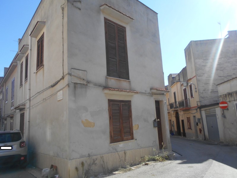 Casa Indipendente in Vendita a Castelvetrano, zona San Giuseppe, 73'000&euro;, 200 m², arredato