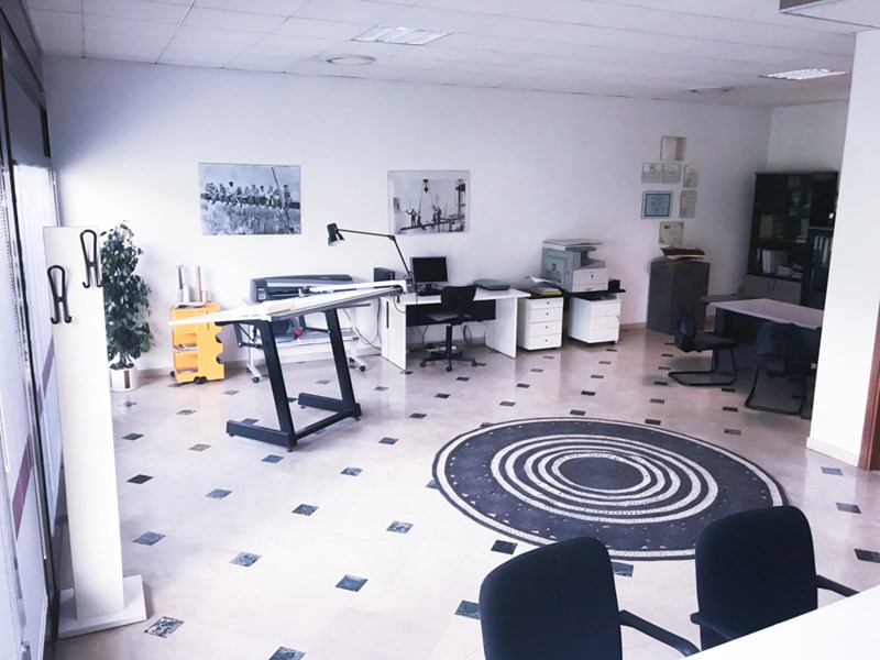 Ufficio in Vendita a Lovere, zona Lido, 115'000€, 70 m², arredato