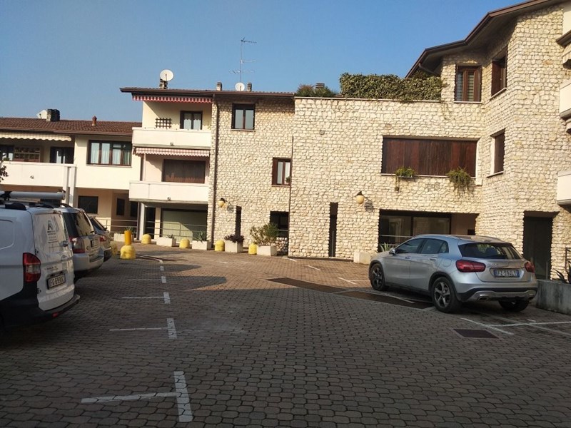 Negozio in Vendita a Padenghe sul Garda, 158'625€