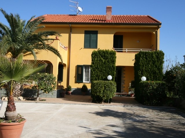 Villa in Vendita a Lascari, 191 m²