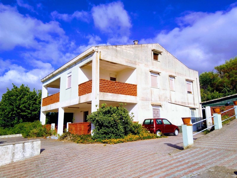 Villa in Vendita a Collesano, 130'000€, 300 m²