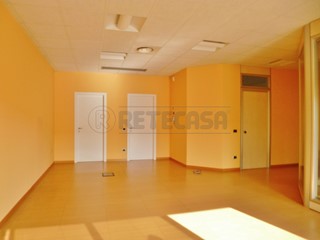 Ufficio in Affitto a Zermeghedo, 650€, 