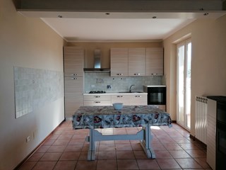 Attico in Affitto a Gualdo Cattaneo, zona Grutti, 500€, 140 m², arredato