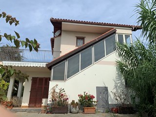 Villa in Vendita a Cipressa, zona PIANI DI CIPRESSA , 220'000€, 87 m²