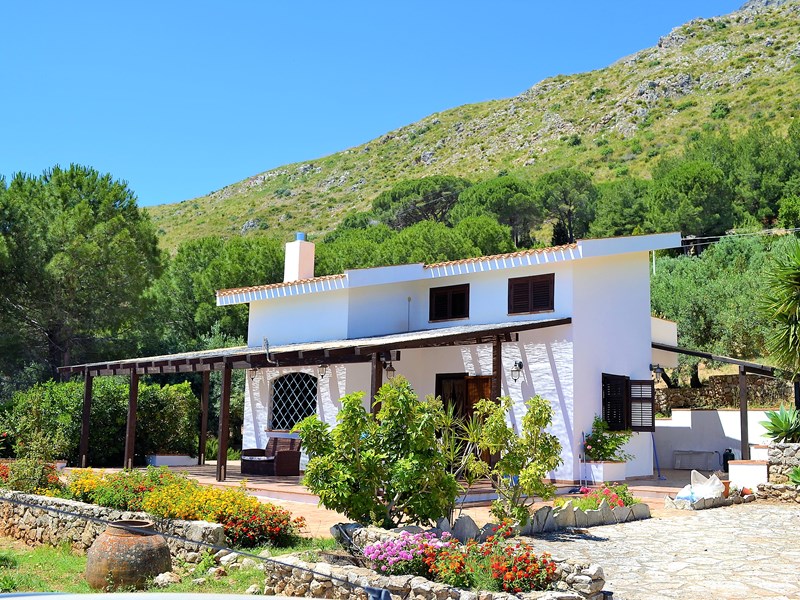 Villa in Vendita a Castellammare del Golfo, zona contrada scardina, 399'000€, 119 m², arredato