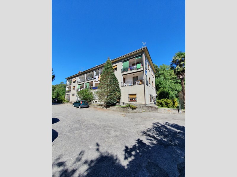 Quadrilocale in Vendita a Leggiuno, zona nessuna, 73'000€, 110 m²